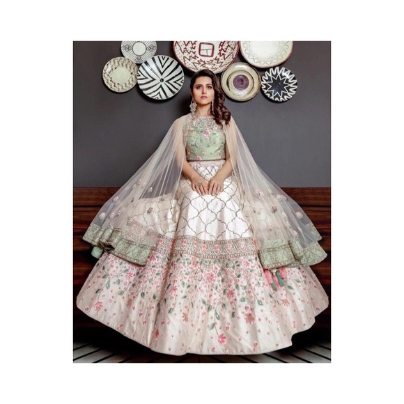 Indian Dresses to channel your inner goddess!! - Picture 4 of 4